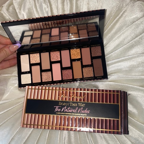 TOO FACED BORN THIS WAY - THE NATURAL NUDES EYESHADOW PALETTE - Picture 2 of 4